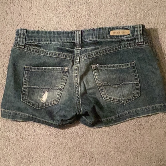 Maurice’s junior shorts - Picture 2 of 2